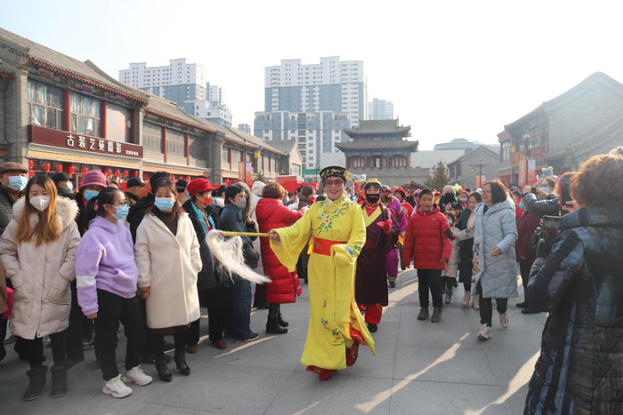 　　热闹的明德口街。（受访者供图）
