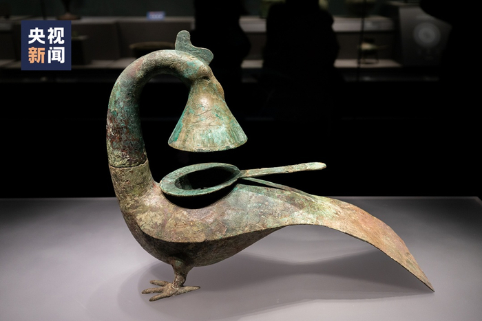 △镇馆之宝之一：西汉羽纹铜凤灯