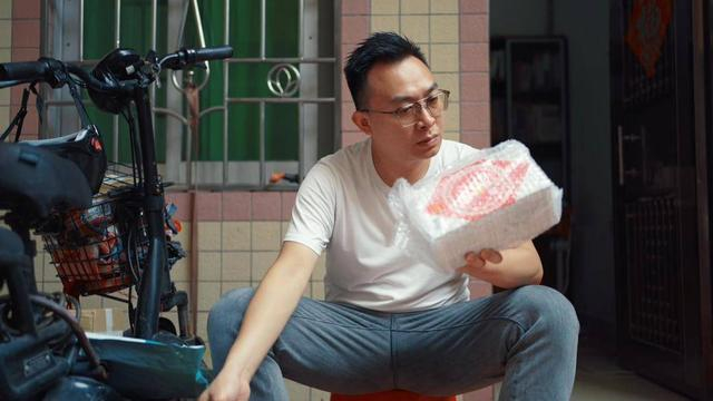 收到在拼多多下单的新奇货物 受访者供图
