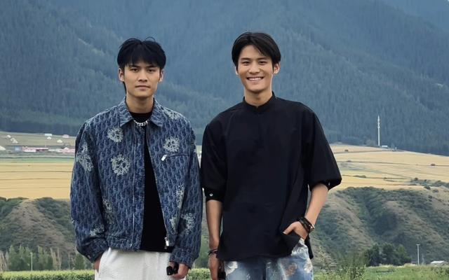 ▲网红主播“疯狂小杨哥”兄弟二人。图/“疯狂小杨哥”微博截图