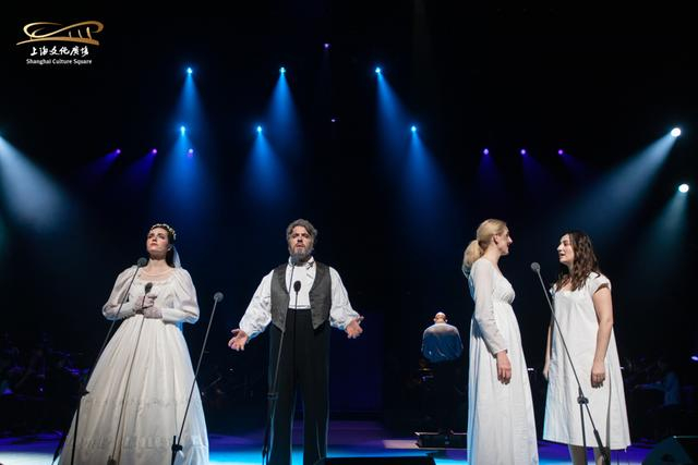 《悲惨世界——法语音乐剧版音乐会》在文化广场上演 王琪舒 摄