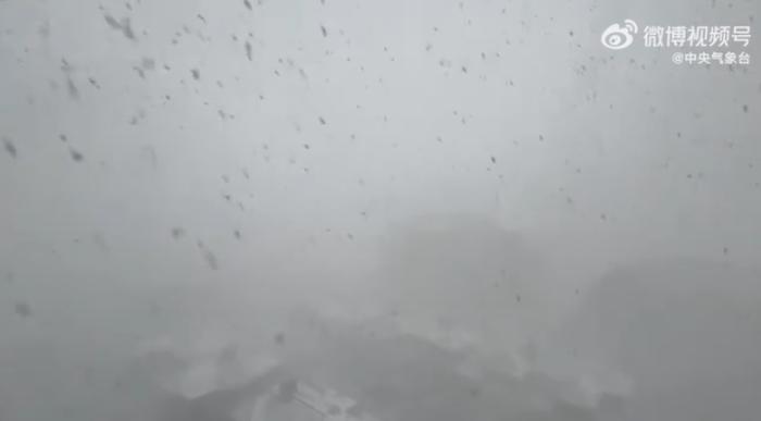 山东烟台的暴雪 图片来源：中央气象台视频截图
