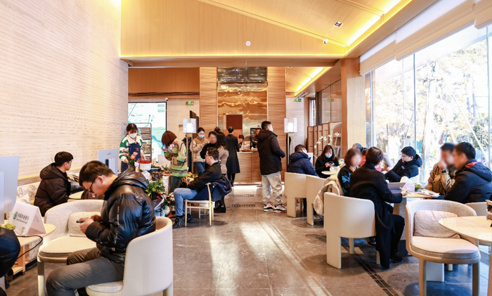 中建某项目售楼处的周末现场 受访者供图