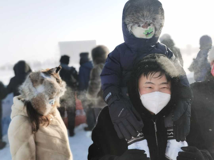 牧民兴致勃勃参加那达慕。陈力摄