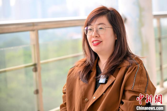 近日，谢雅卉在接受采访。中新社记者陈骥旻摄