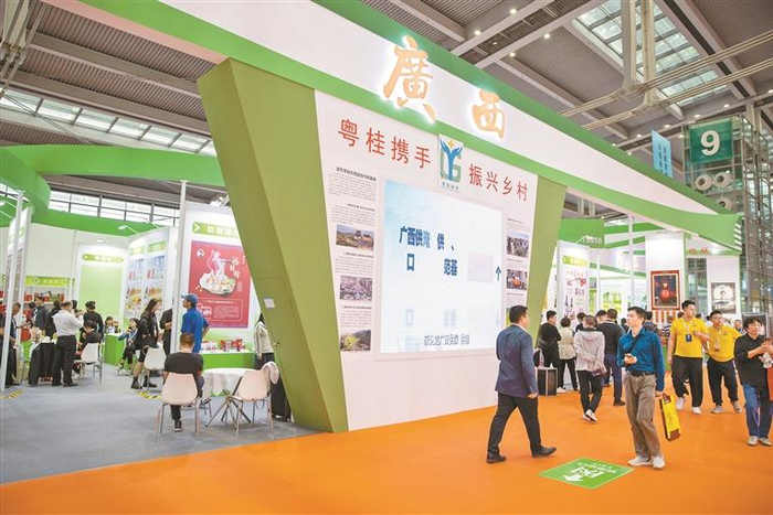     广西企业组团参加深圳食博会。赖犁 摄