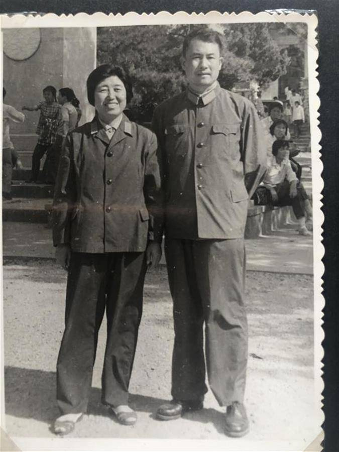 张连芳和爱人张文波合影（受访者 供图）