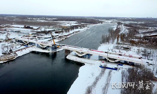 安运桥建设现场。长城网·冀云客户端通讯员 王丰 摄