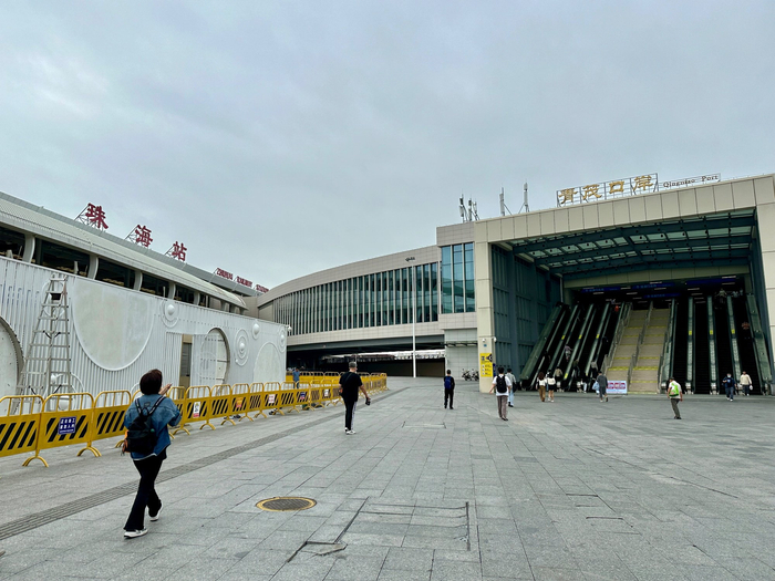青茂口岸联通珠海站(央广网见习记者 罗世伟 摄)