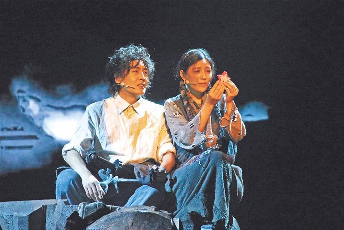         图为西藏话剧团2008年演出的话剧《不准出生的人》剧照。    