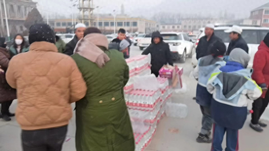 灾区捐赠现场 农夫山泉供图