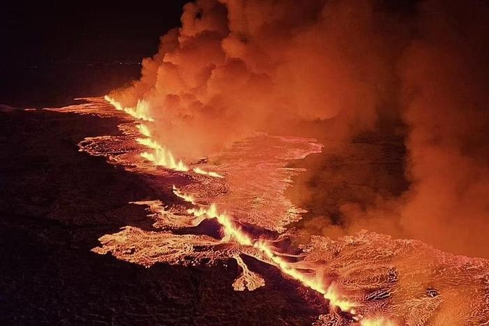 冰岛火山岩浆图片