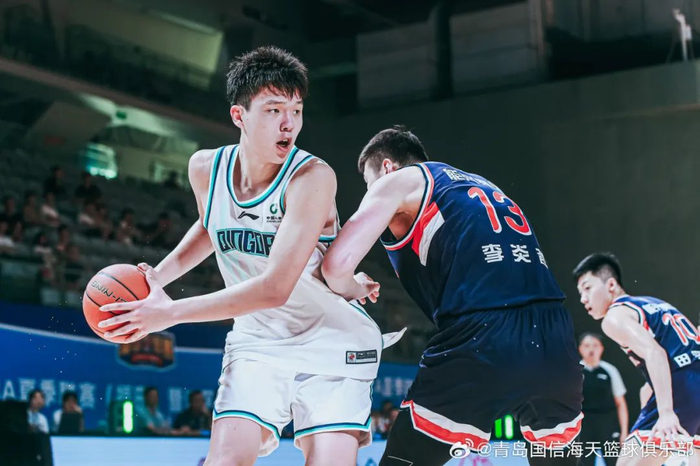 杨瀚森持球进攻。图/青岛国信海天篮球俱乐部