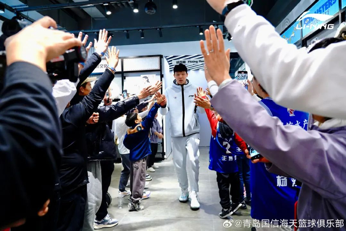杨瀚森参加青岛国信男篮球迷活动。图/青岛国信海天篮球俱乐部