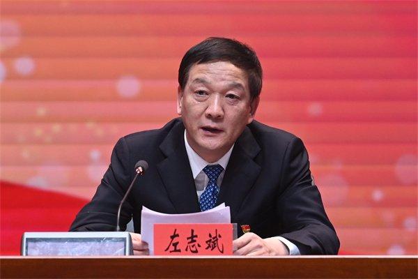 黑龙江省人力资源和社会保障厅党组成员、副厅长左志斌介绍情况。
