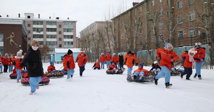 “十四冬”进校园活动。李新军 摄
