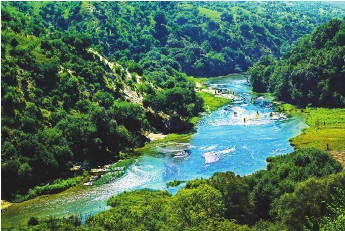         位于科尔沁沙地上的阜新市彰武县大清沟美景。郑广祥　摄