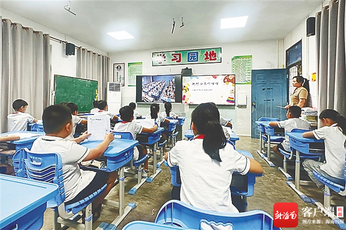 一根网线、一块屏幕，串起文昌市文城中心小学和文城镇逸夫小学两校的音乐课堂。资料图