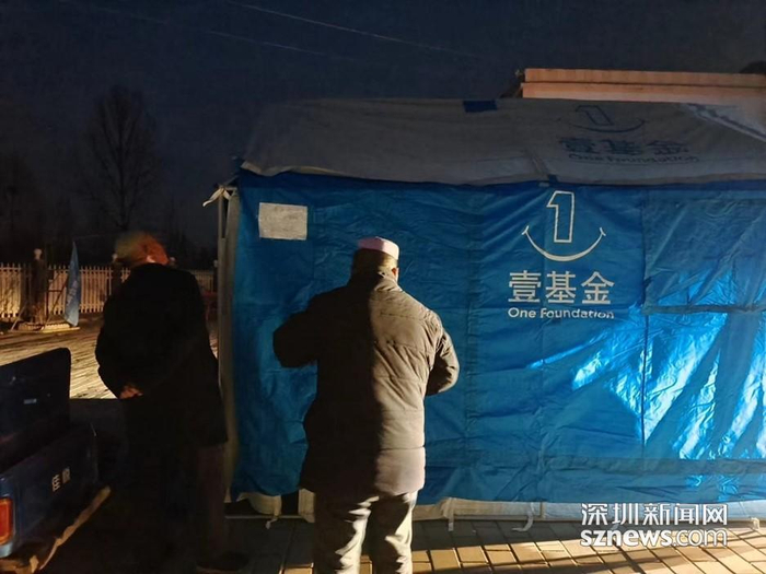 壹基金首批棉帐篷送达积石山县。