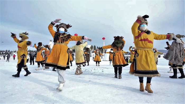 鄂伦春冰雪“伊萨仁”舞蹈。李新军 摄