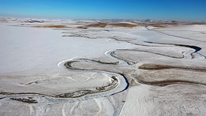 冬日的莫尔格勒河宛如白色巨龙。李新军 摄