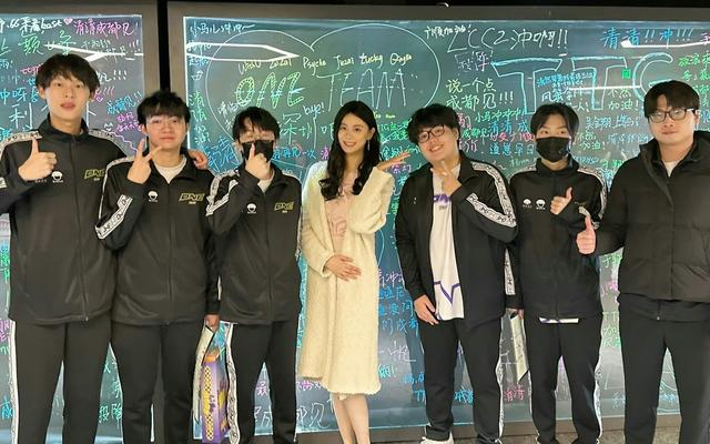 在WE二队的执教经验帮助姚瑶更好管理One Team。 图/姚瑶社交媒体