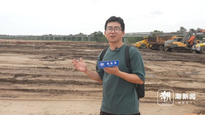 潮新闻记者在开发中的马中关丹国际物流园采访