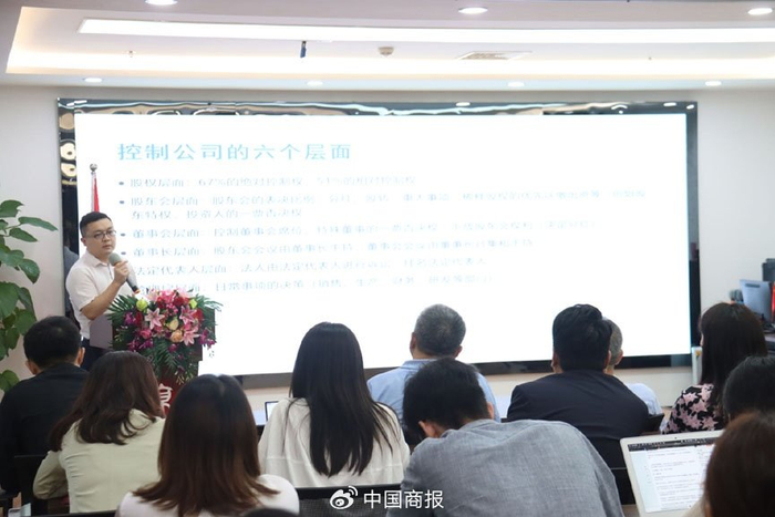 吕泰雍治解析破局“恶意逃债”关键点，助企突围解困。（廖永智/图）