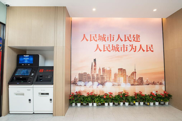　　上海保障性租赁住房社区多配有电子政务服务设备。新华社记者 郑钧天 摄