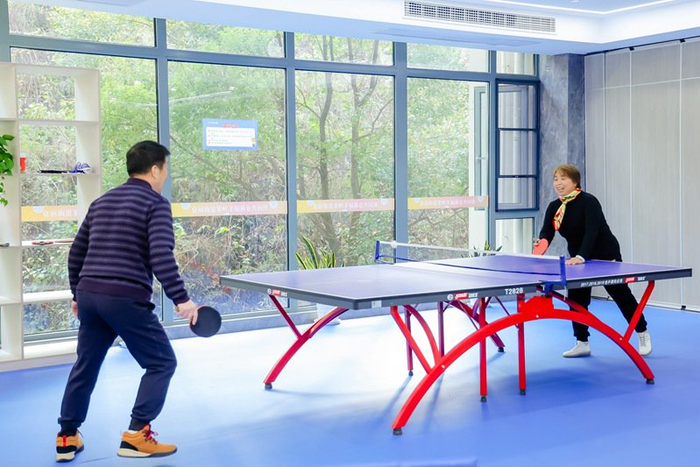 居民们在“果岭·幸福满仓”共同体运动健身。余杭区仓前街道供图