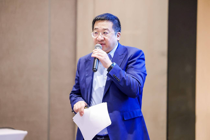 纪广平 上海均瑶(集团)有限公司董事,上海华模科技有限公司总裁