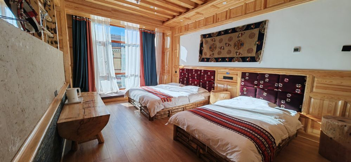 这是扎尕那村一家民宿的客房。新华社记者 文静 摄