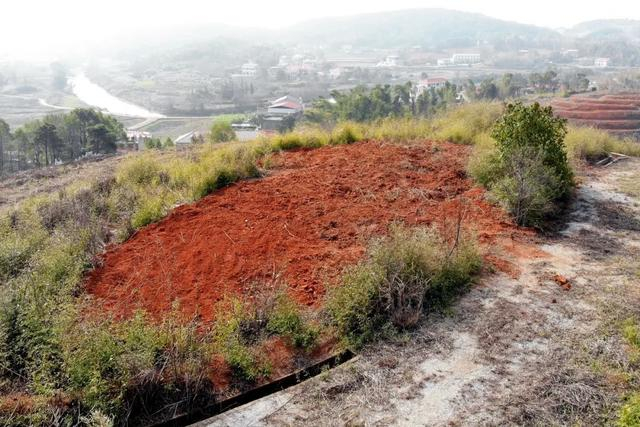 土坑已填平，坑内废水抽回污水处理池重新处理