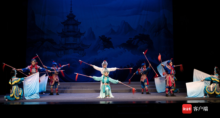 　　新版琼剧《白蛇传》剧照。 省琼剧院供图