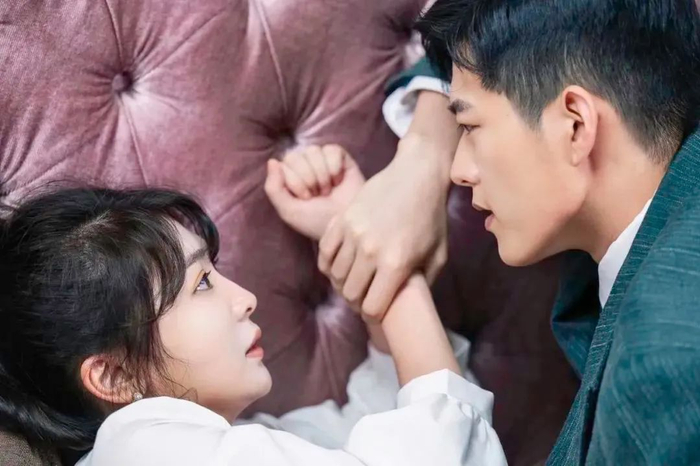 短剧《顾少的隐婚罪妻》中，钟熙饰演的被欺负的妻子。（受访者供图）