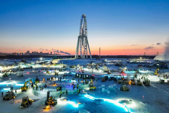 今年最受关注的景观有：超级冰滑梯、冰心筑梦、冰河万象等。图源：哈尔滨新闻网