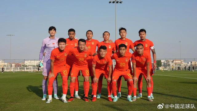 在阿布扎比集训的中国国家男子足球队进行了首场热身赛。  图/中国足球队官微