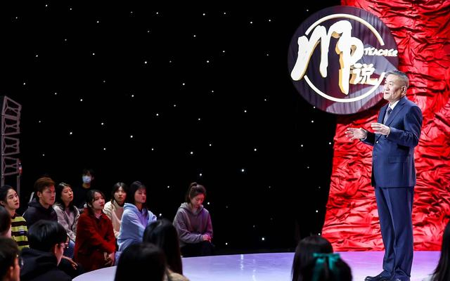 尹大勇在中国教育电视台《师说》讲述援疆故事。受访者供图
