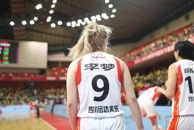 李梦在远达美乐女篮比赛中 封面新闻记者 陈羽啸 摄