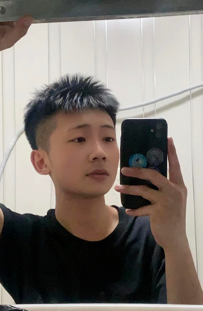  ▲“鸭头小哥”伊扬 受访者供图