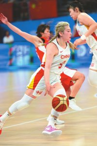 代表中国女篮征战的李梦。陈羽啸摄