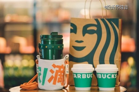 指定门店购买2杯星巴克\\浓/系列咖啡，可免费领取\\浓浓/滴款斜挎杯包