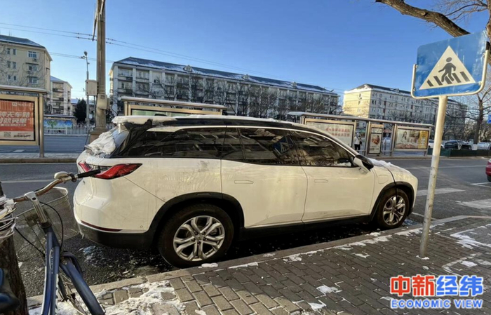 ▲停在路边的有隐藏式门把手的车 中新经纬彭林丽摄