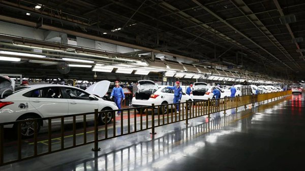 万通汽车教育优秀学子在安徽知名车企实训