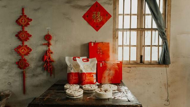 罗泾本地人制作非遗四喜风糕时也喜欢用本地大米。 资料图片