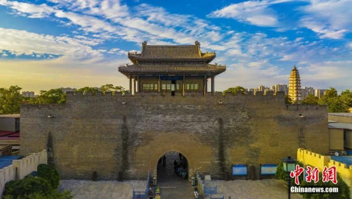 图为定州市南城门。白永民 摄