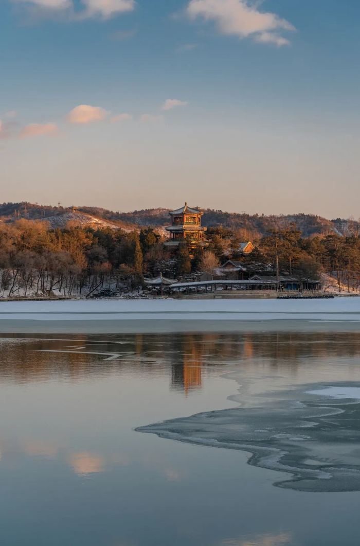 |承德作为清朝时重要的避暑山庄，许多酒类品牌都与“皇家”有渊源，颇有酿造历史。&nbsp;图源/视觉中国