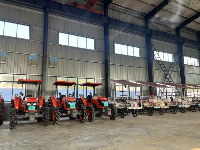 农机仓库。 吴越 摄