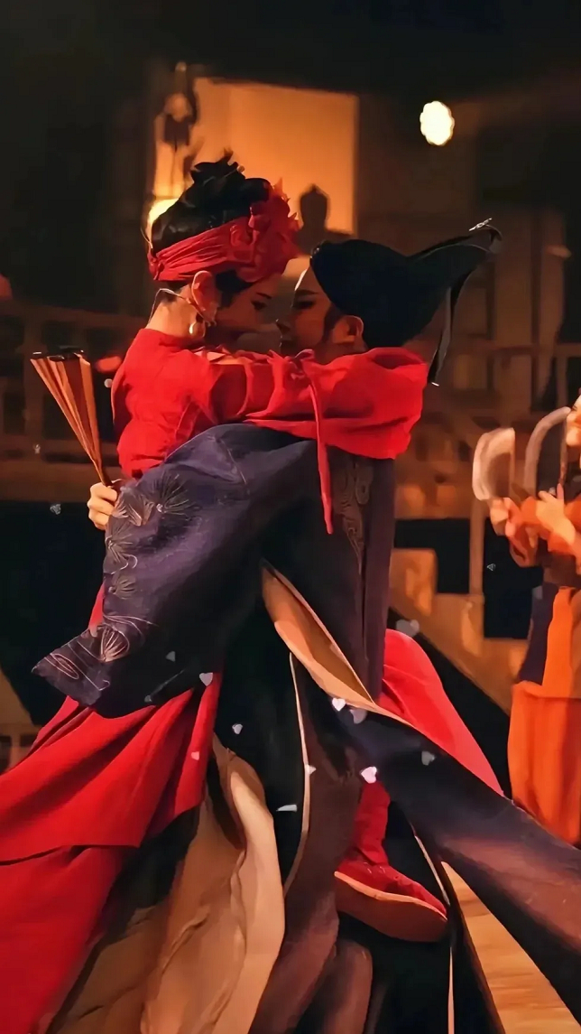 上图：《新龙门客栈》中最吸引人的谢幕“转圈圈”。