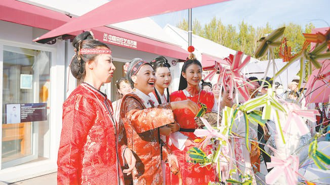 　　中国·宋庄文化艺术节的汉服游园活动宋庄镇供图